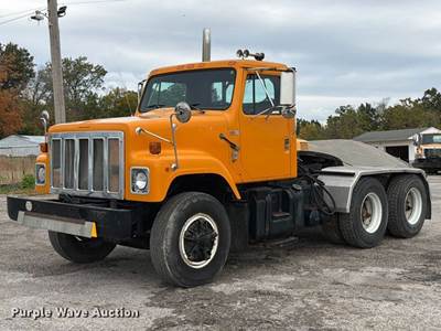 1989 International F-2575 Semi Truck