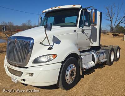2014 International Prostar+ 122 Semi Truck