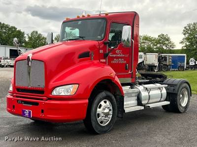 2014 Kenworth T400 Semi Truck