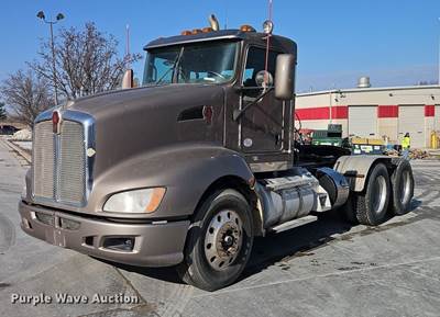 2014 Kenworth T660 Series Semi Truck