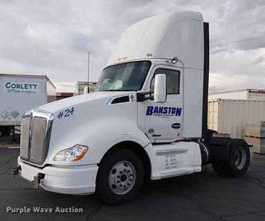 2017 Kenworth T680 Semi Truck