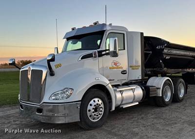 2016 Kenworth T680 Semi Truck