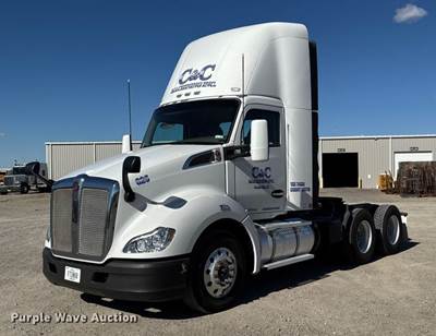 2016 Kenworth T680 Semi Truck
