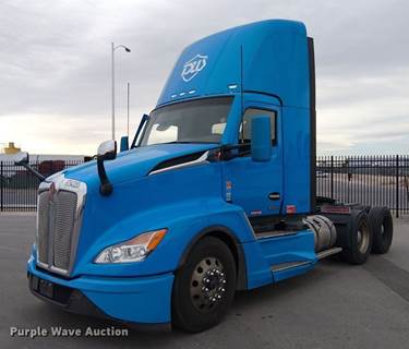 2023 Kenworth T680 Semi Truck