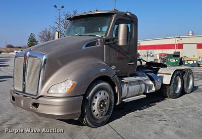 2015 Kenworth T680 Semi Truck
