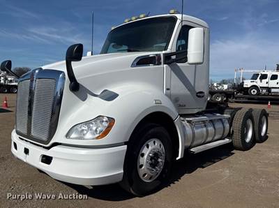2014 Kenworth T680 Semi Truck