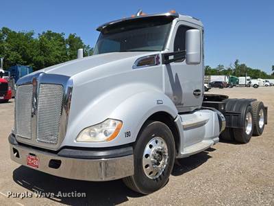 2016 Kenworth T680 Semi Truck
