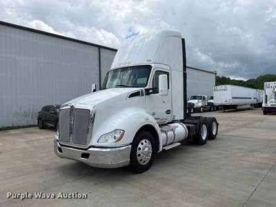 2016 Kenworth T680 Semi Truck