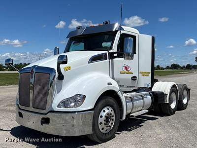 2016 Kenworth T680 Semi Truck