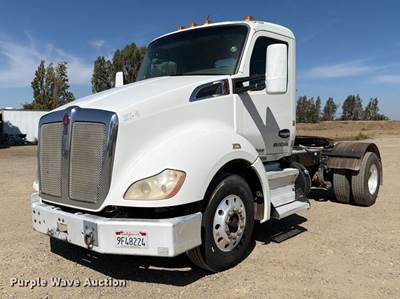 2015 Kenworth T680 Semi Truck