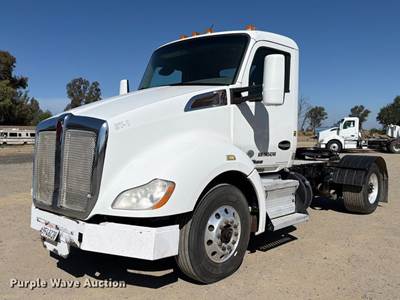 2015 Kenworth T680 Semi Truck