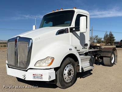 2015 Kenworth T680 Semi Truck