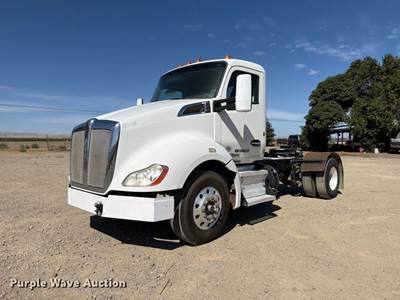 2015 Kenworth T680 Semi Truck
