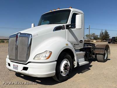 2015 Kenworth T680 Semi Truck