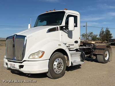 2015 Kenworth T680 Semi Truck