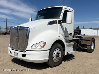 2015 Kenworth T680 Semi Truck