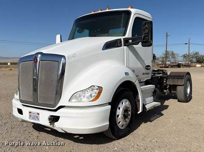 2015 Kenworth T680 Semi Truck