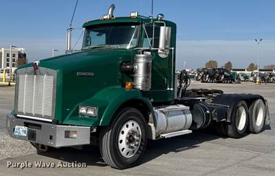 2017 Kenworth T800 Semi Truck