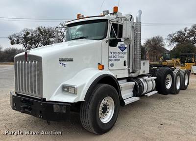 2015 Kenworth T800 Semi Truck
