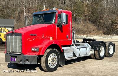 2011 Kenworth T8 Series Semi Truck