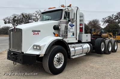 2013 Kenworth T800 Semi Truck
