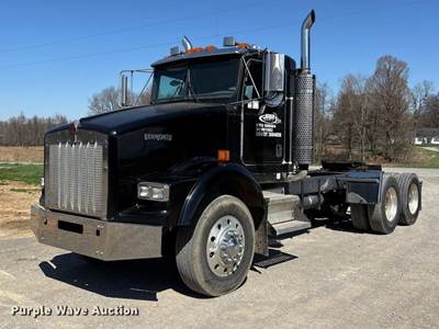 2004 Kenworth T800 Semi Truck
