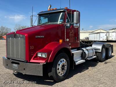 2017 Kenworth T8 Series Semi Truck