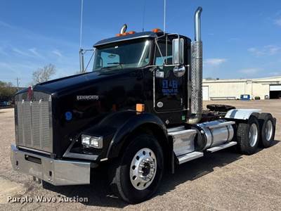2015 Kenworth T8 Series Semi Truck