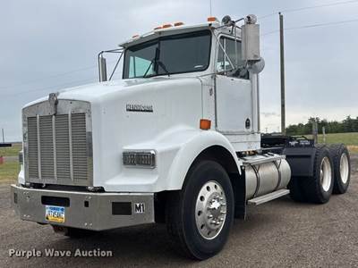 2000 Kenworth T800 Semi Truck