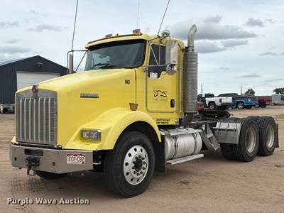 2007 Kenworth T800 Semi Truck