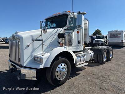 2017 Kenworth T800 Semi Truck