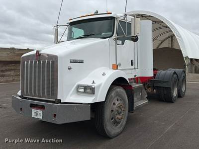 2013 Kenworth T800 Semi Truck