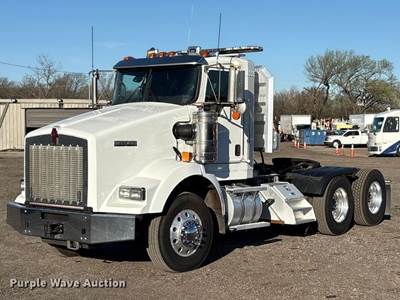 2018 Kenworth T800 Glider Semi Truck