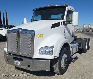 2016 Kenworth T880 Semi Truck