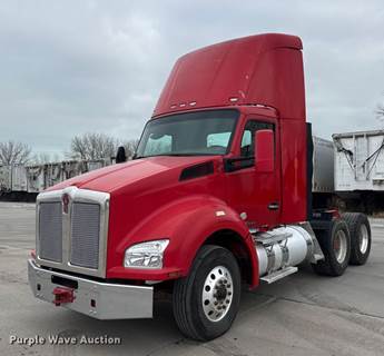 2016 Kenworth T880 Semi Truck