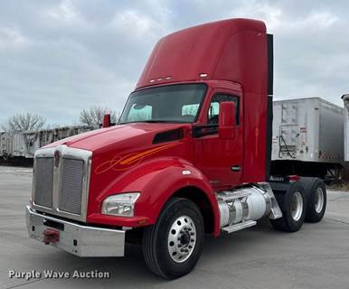 2016 Kenworth T880 Semi Truck