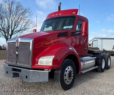 2015 Kenworth T880 Semi Truck