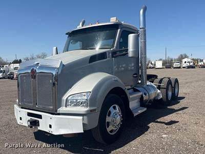 2015 Kenworth T880 Semi Truck