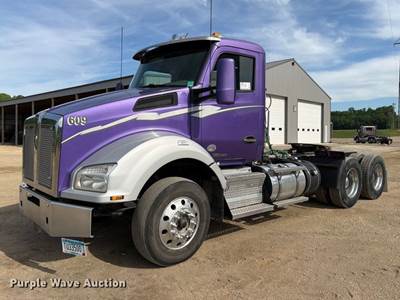 2016 Kenworth T880 Semi Truck