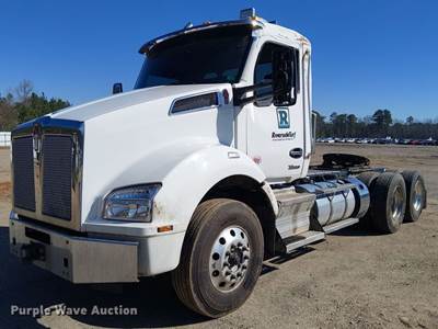 2025 Kenworth T880 Semi Truck