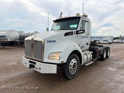 2016 Kenworth T880 Semi Truck