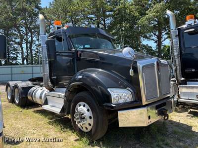 2019 Kenworth T880 Semi Truck