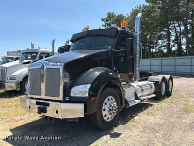 2019 Kenworth T880 Semi Truck