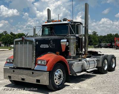 2000 Kenworth W900 Semi Truck