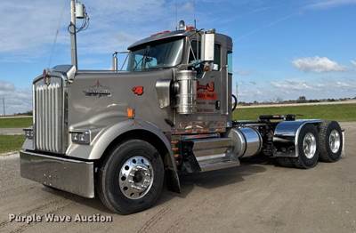 2009 Kenworth W900 Semi Truck