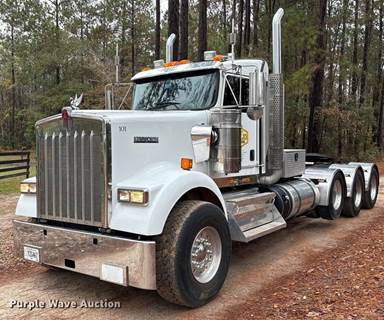 2014 Kenworth W900 Semi Truck