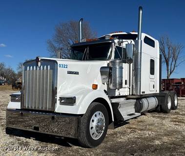 2014 Kenworth W900 Semi Truck