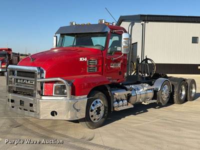 2018 Mack Anthem Semi Truck