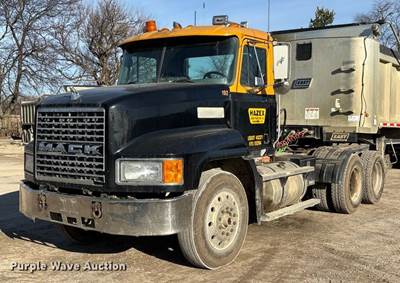 1997 Mack CH613 Semi Truck