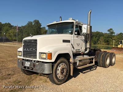2002 Mack CH613 Semi Truck